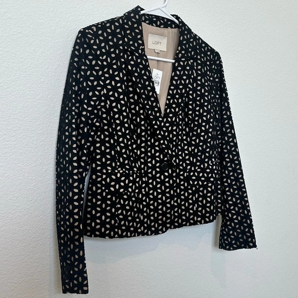 NWT‎ Ann Taylor Loft Black and Nude Eyelet Blazer - Picture 2 of 11